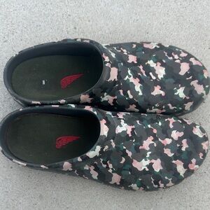 Dansko women kane Slip-On Mule Clog for Women – Slip-On in Pink & Green Camo